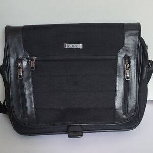 Black Messenger Bag with Durable Fabric and Modern Design